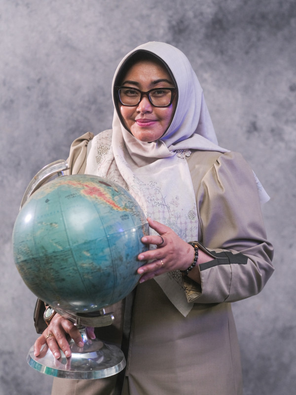 Dr. Dini Vientiany, SPd.,MA